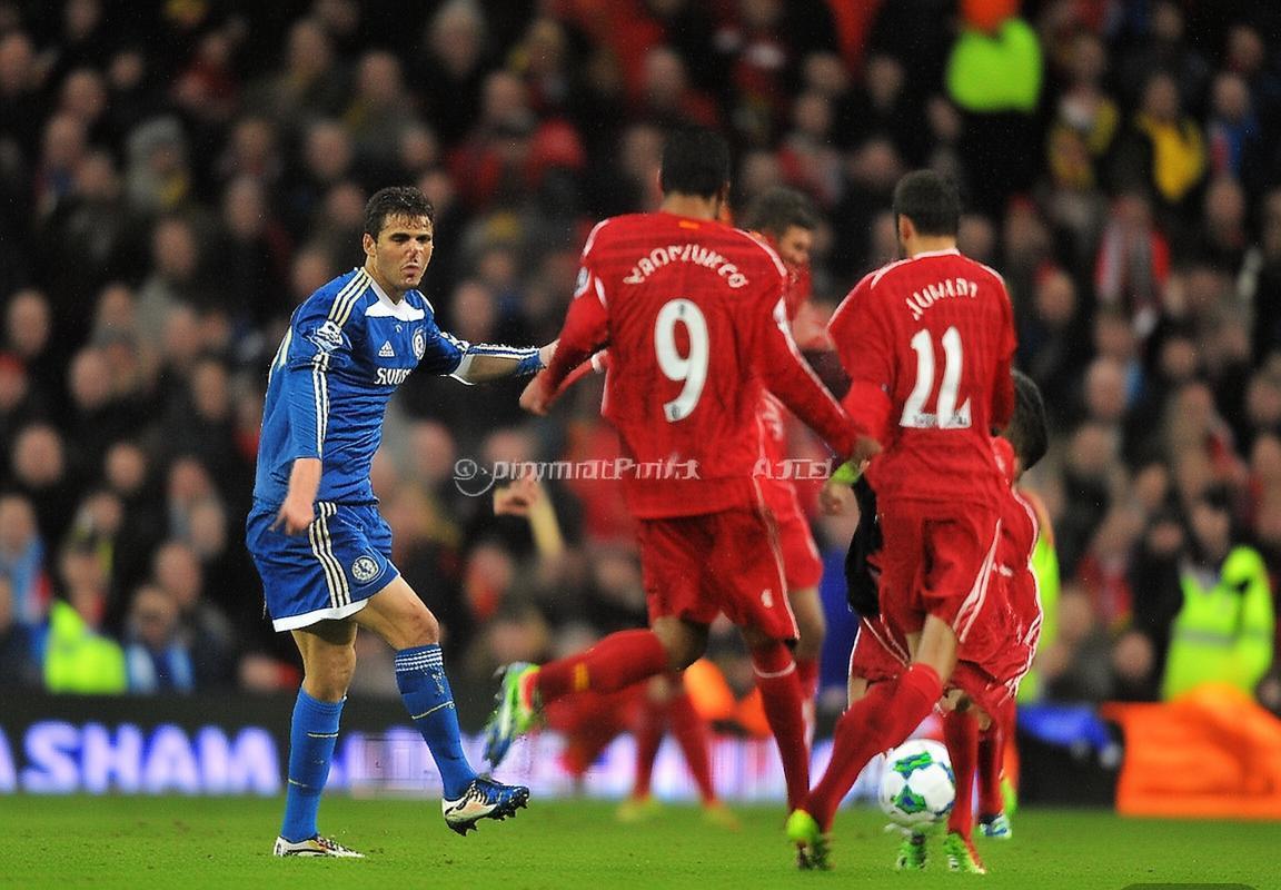 2010-2011赛季利物浦vs切尔西经典对决解析(图4)