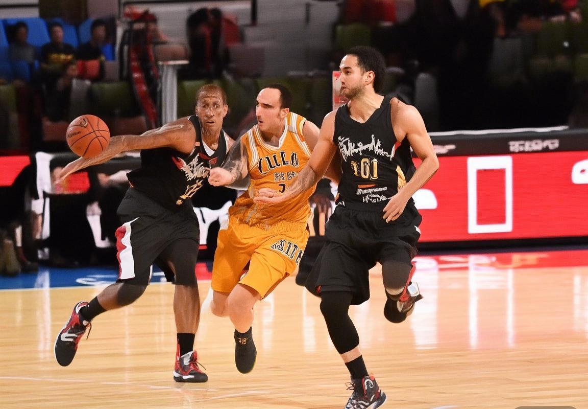 乔尔·恩比德VS德安杰洛·小乔丹：篮坛历史印记对比分析(图3)